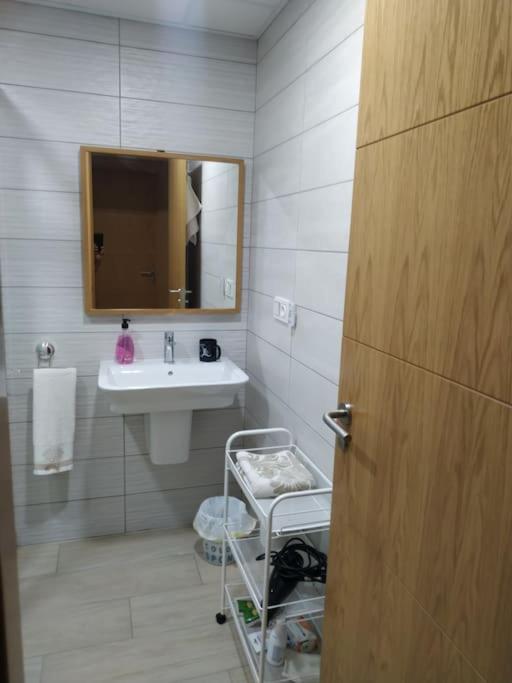 Se Alquila Habitacion Muy Luminosa Con Bano Privado En Apartamento Compartido Rincon de la Victoria Luaran gambar
